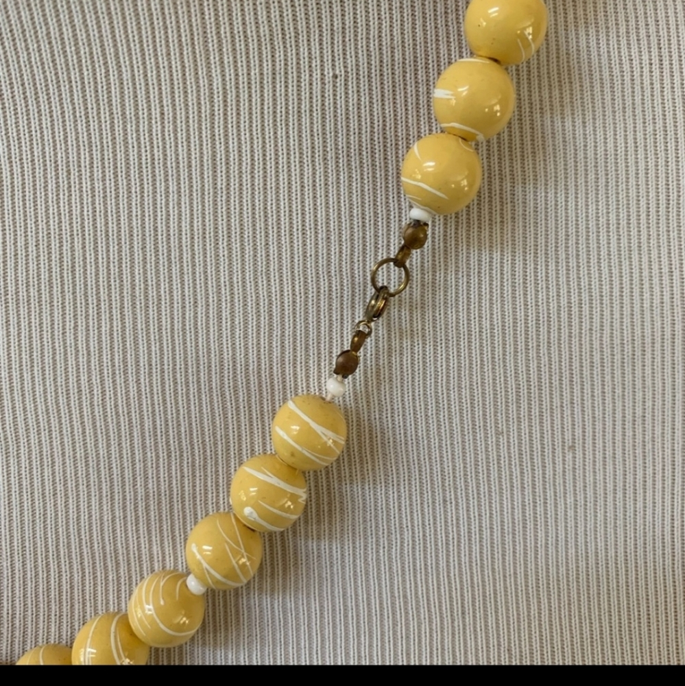 RELISTED Yellow beaded necklace - Picture 2 of 4